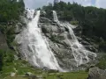 Cascate maestose nel Parco Adamello Brenta, un vero spettacolo da vedere.