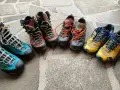 Diverse scarpe da hiking, pronte per l'avventura. Il loro significato è libertà e scoperta.