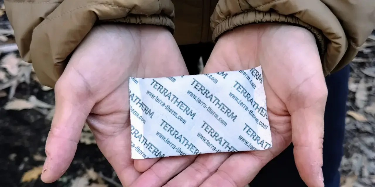 Mani e piedi caldi grazie a un scaldamani Terra-Therm. Perfetto per le giornate fredde.