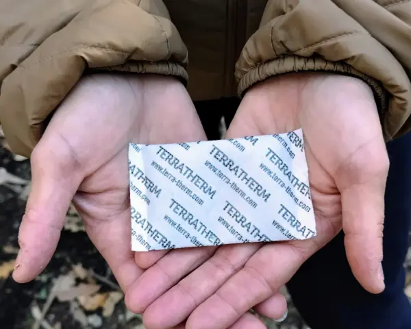 Mani e piedi caldi grazie a un scaldamani Terra-Therm. Perfetto per le giornate fredde.